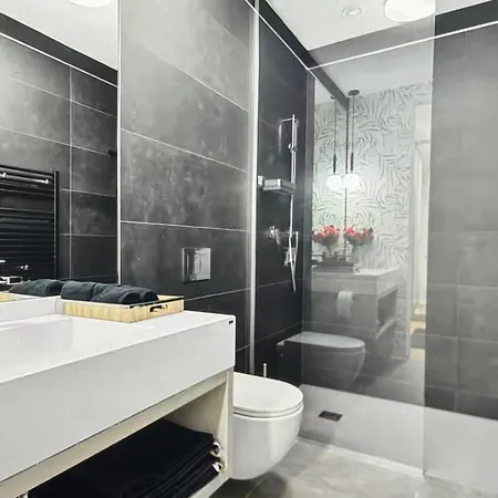 Skyline Views Апартаменты