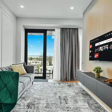 Skyline Views Апартаменты *